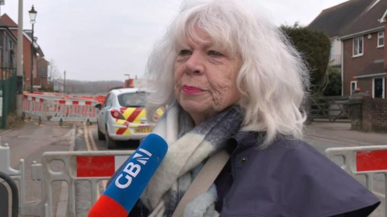 Surrey sinkhole: Defiant grandad in row with council workers as he REFUSES to leave home