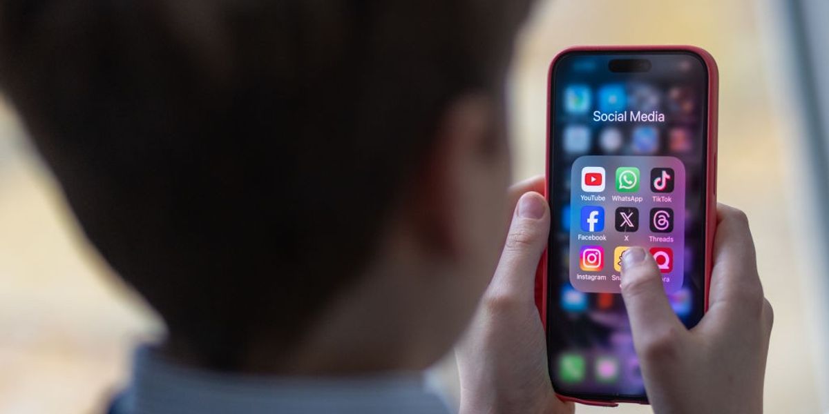 NextImg:UK city announces plans to be 'smartphone-free' for under 14 year olds