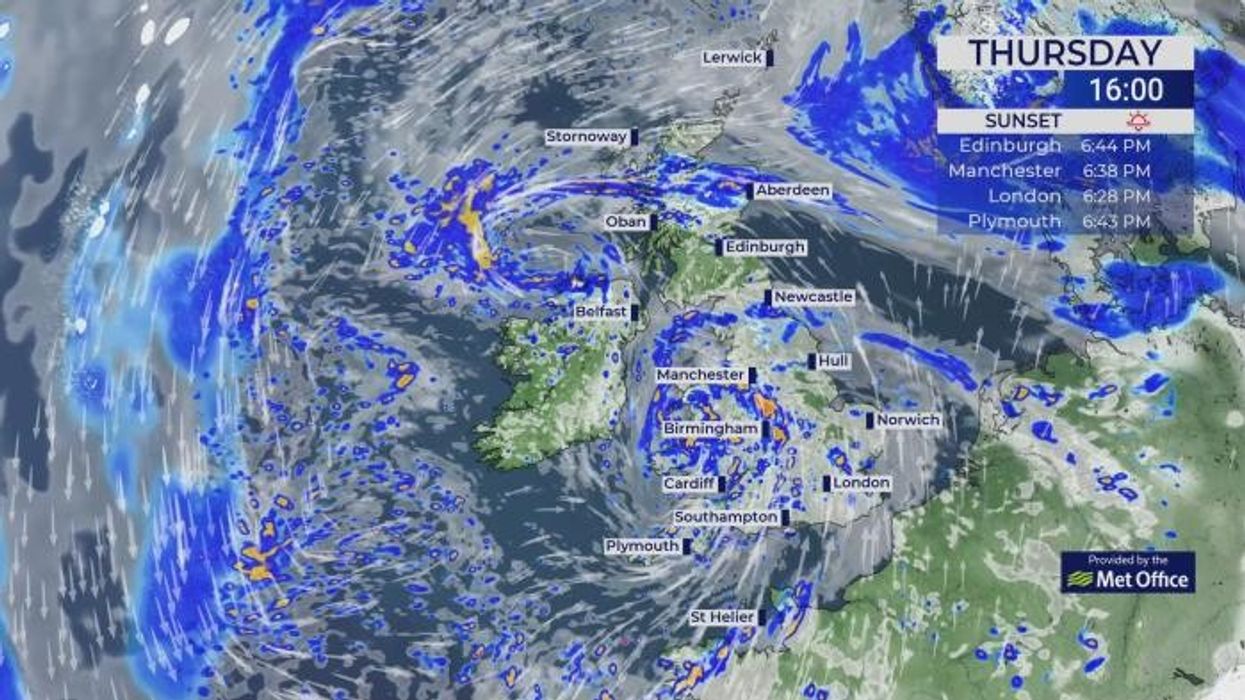 Met Office issue major yellow weather warning across ENTIRE south coast - Dozens of flights delayed