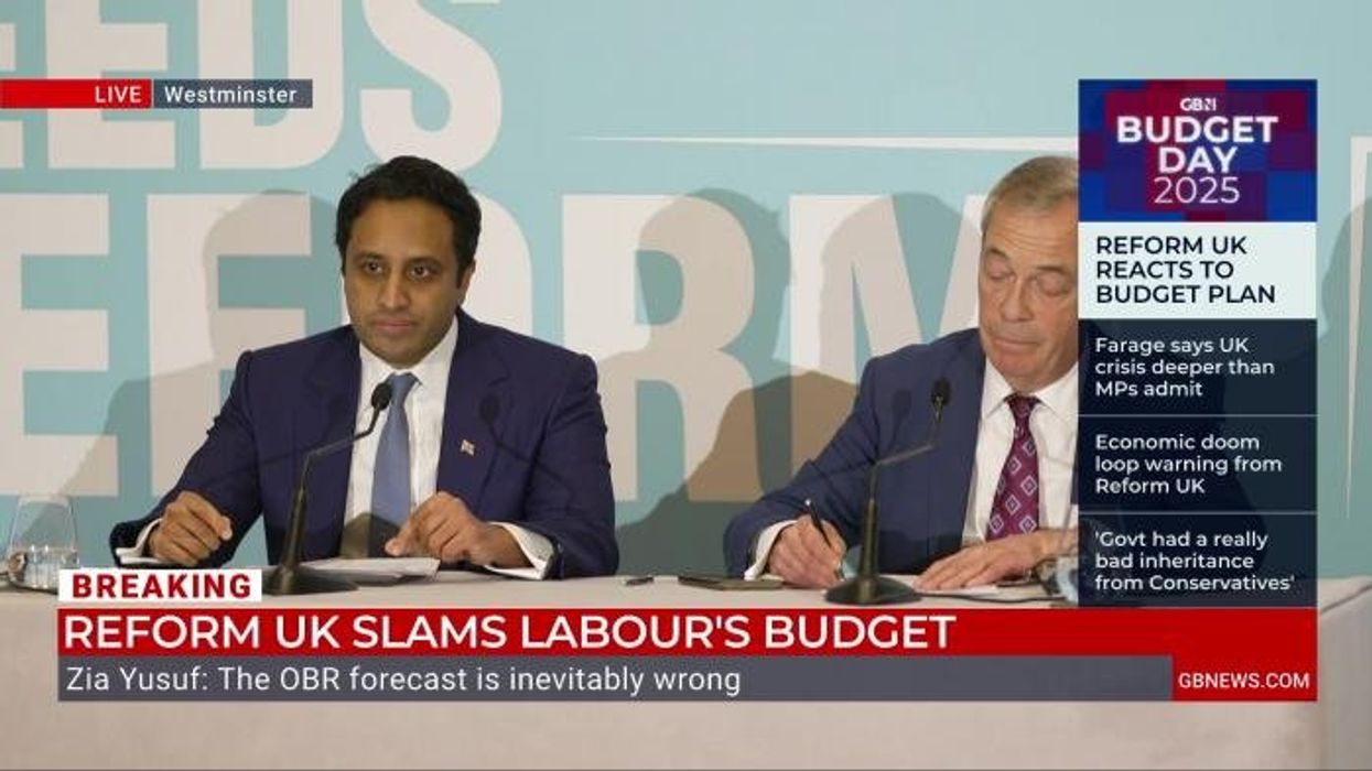 'Is the Queen a Russian asset?' Nigel Farage throws jibe at PM after branding Vladimir Putin 'monster'