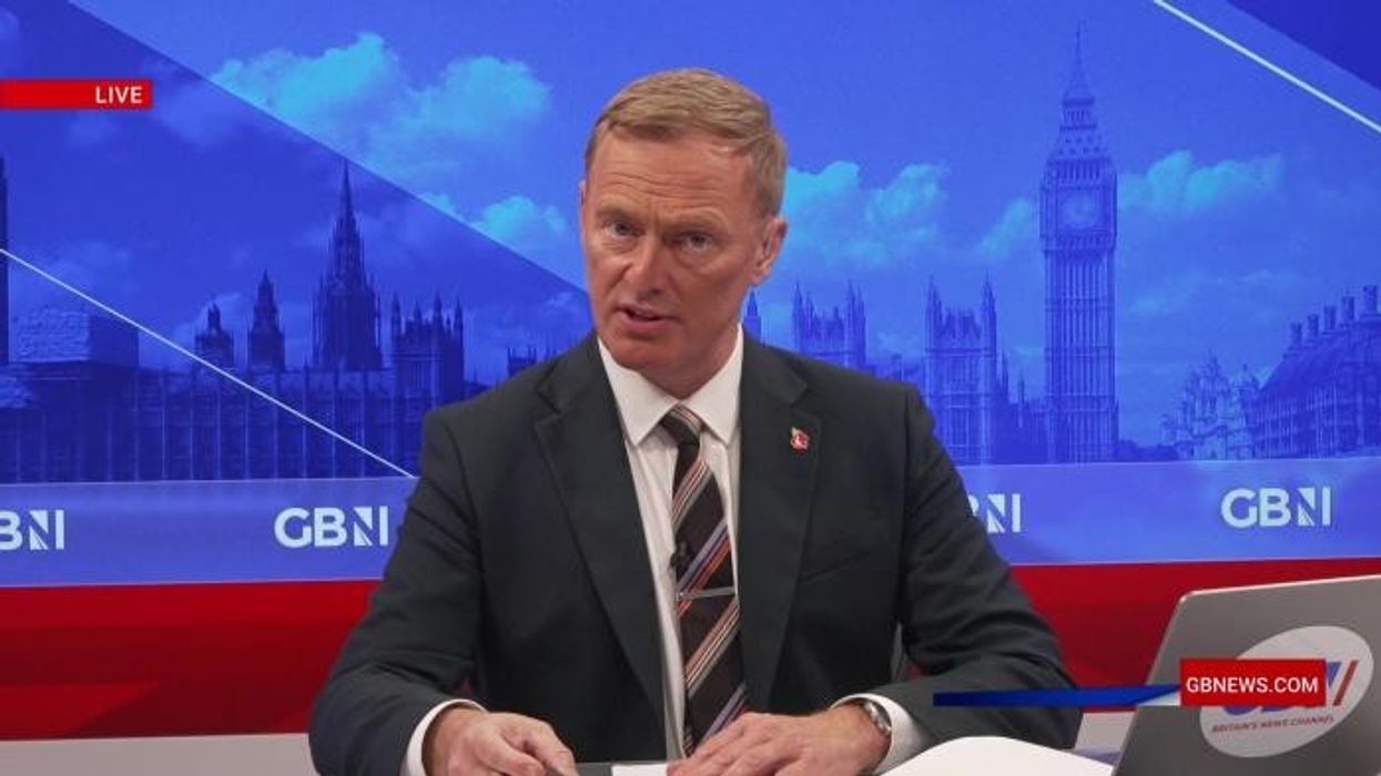 Soldier statue carved to show 'people remember' ahead of Armistice Day - 'These people laid down their lives to fight'