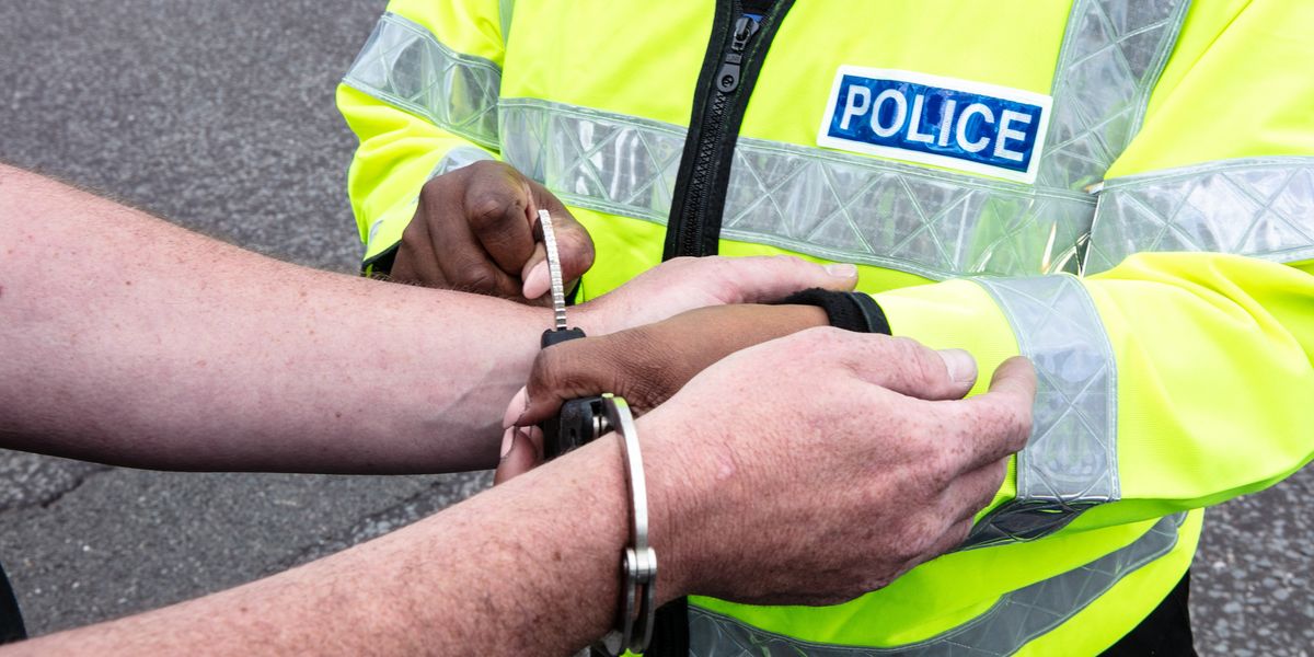 NextImg:Prisoner attacks police officers in daring escape attempt