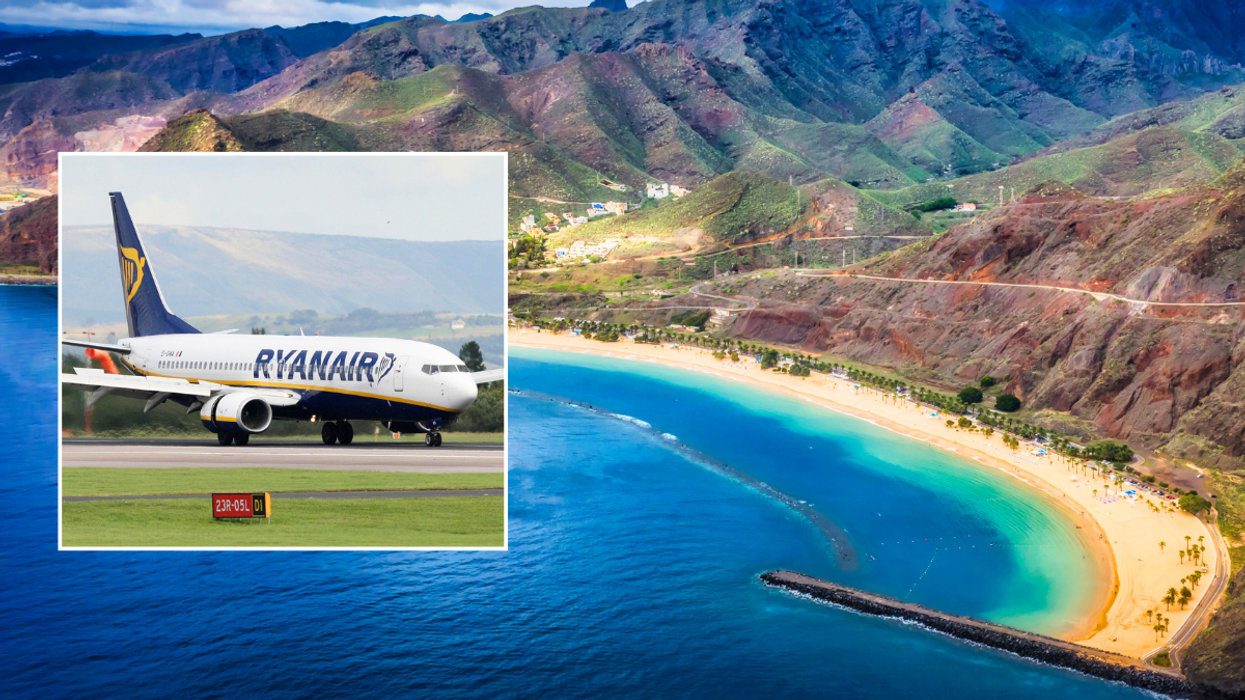 Water and mountains in Tenerife / Ryanair plane