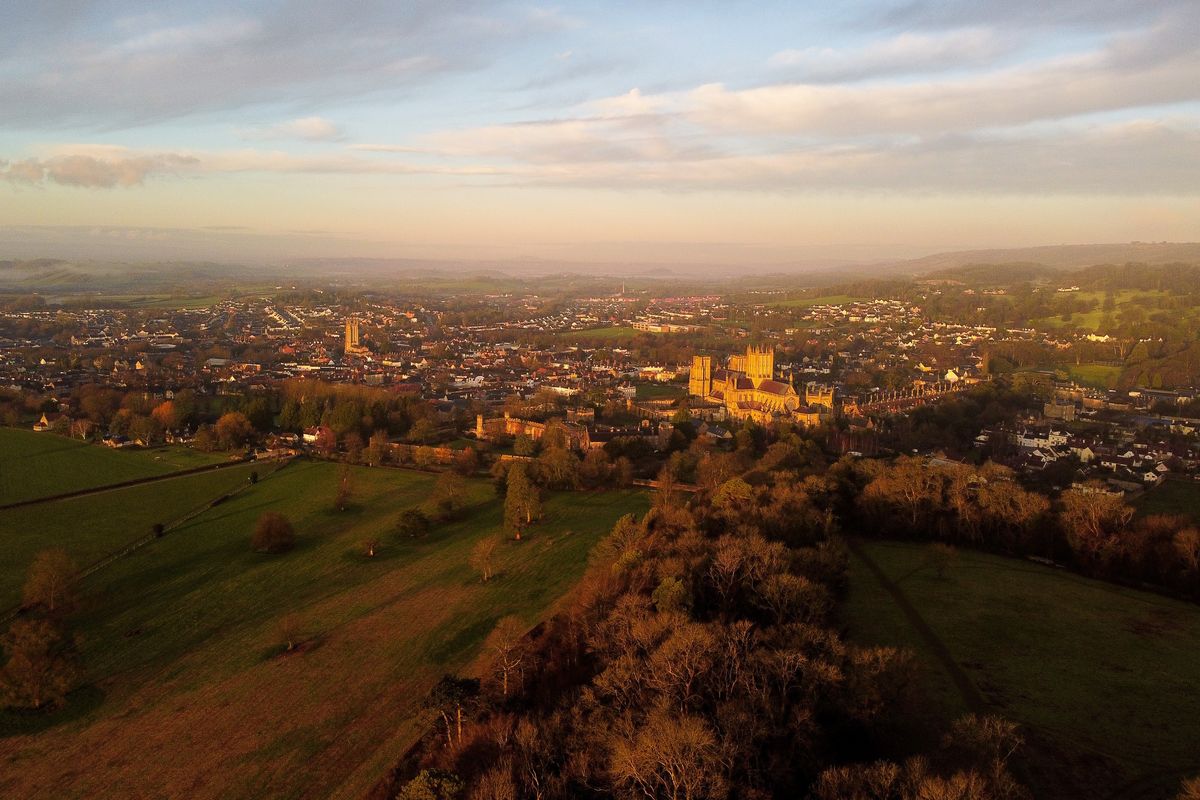 Wells Cathedral in Somerset is bathed in the light from the early morning sun. Picture date: Monday January 2, 2023. 