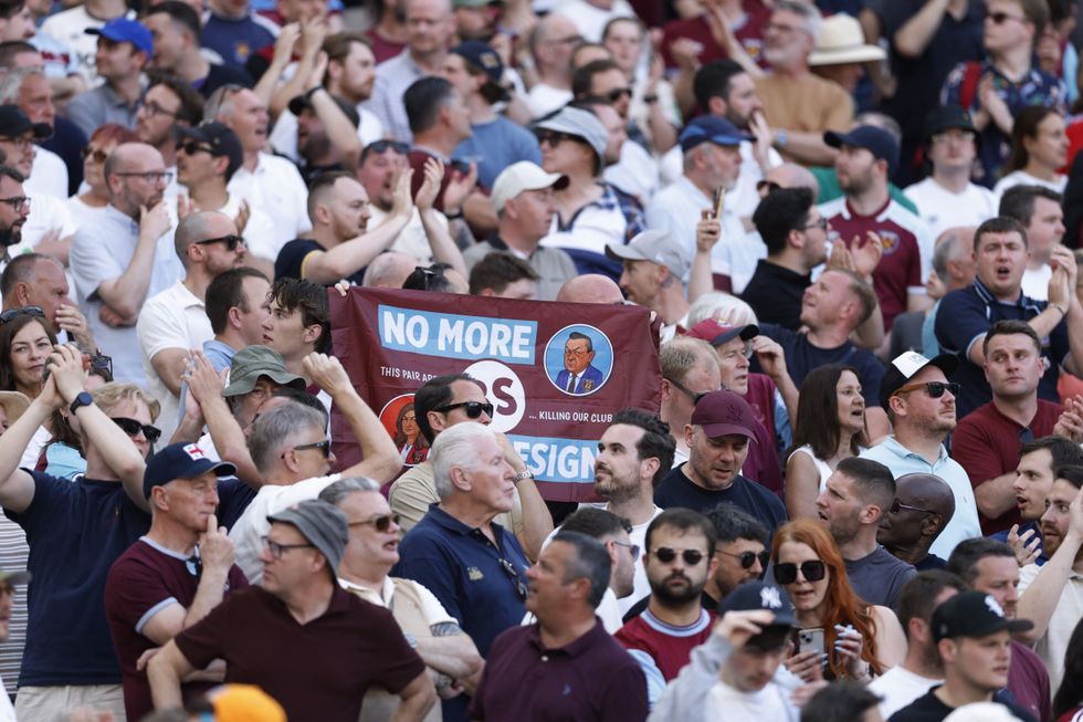 Os fãs do West Ham há muito tempo manifestam sua raiva por David Sullivan