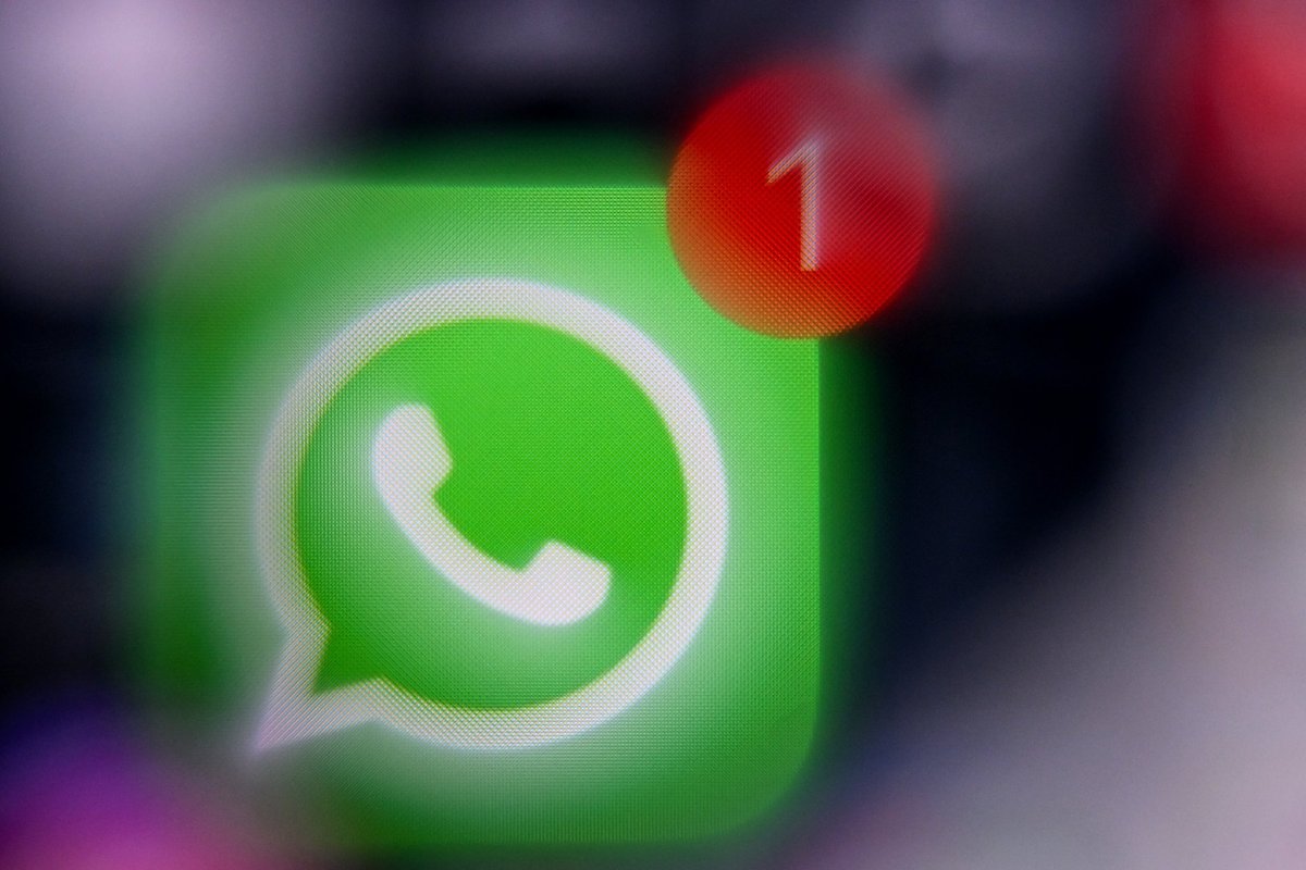 WhatsApp logo on mobile with 1 unread message