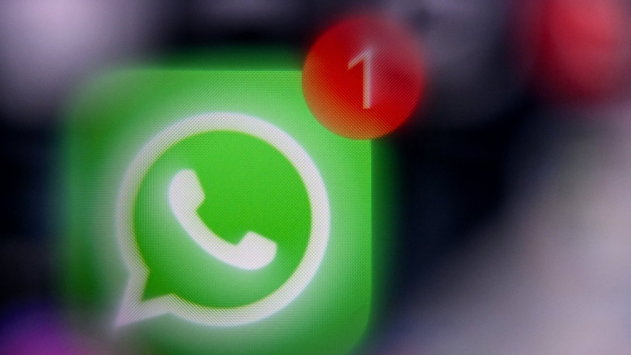 WhatsApp logo on mobile with 1 unread message