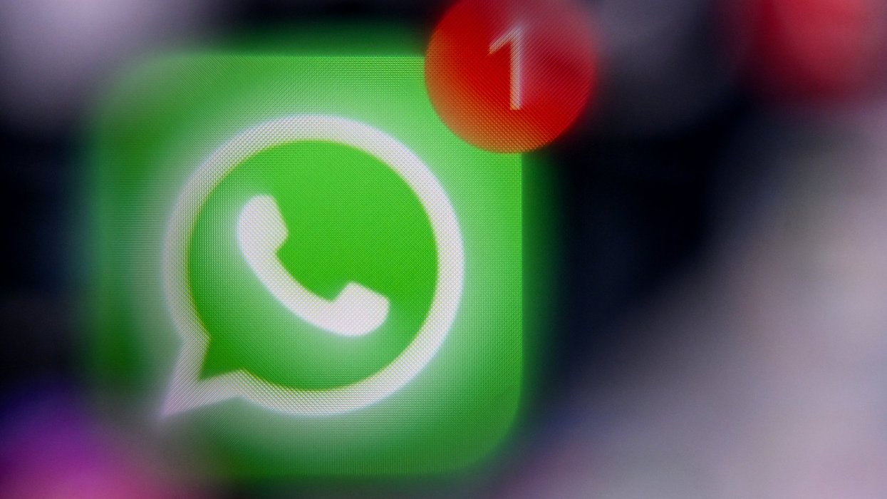 WhatsApp logo on mobile with 1 unread message