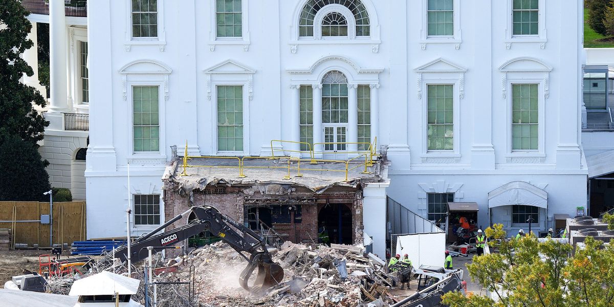 Donald Trump officials warn halting $400m White House expansion is threat to national security thumbnail