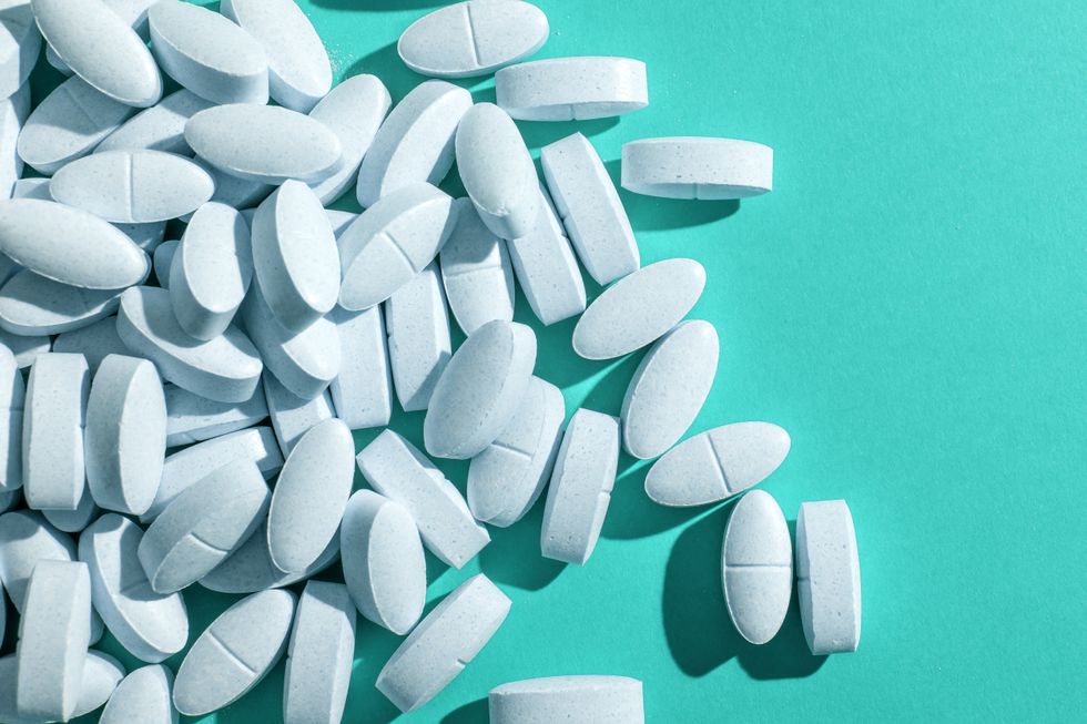 WHITE PILLS