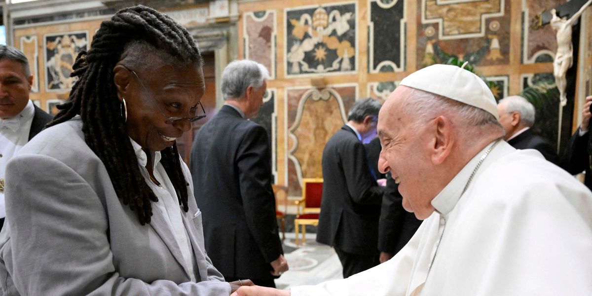 NextImg:'It's fine to laugh at God' says Pope Francis as he takes selfie with comedians like Jimmy Fallon and Chris Rock