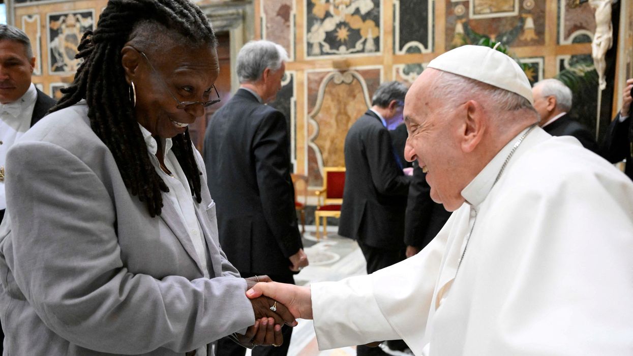 Whoopi Goldberg meets Pope Francis