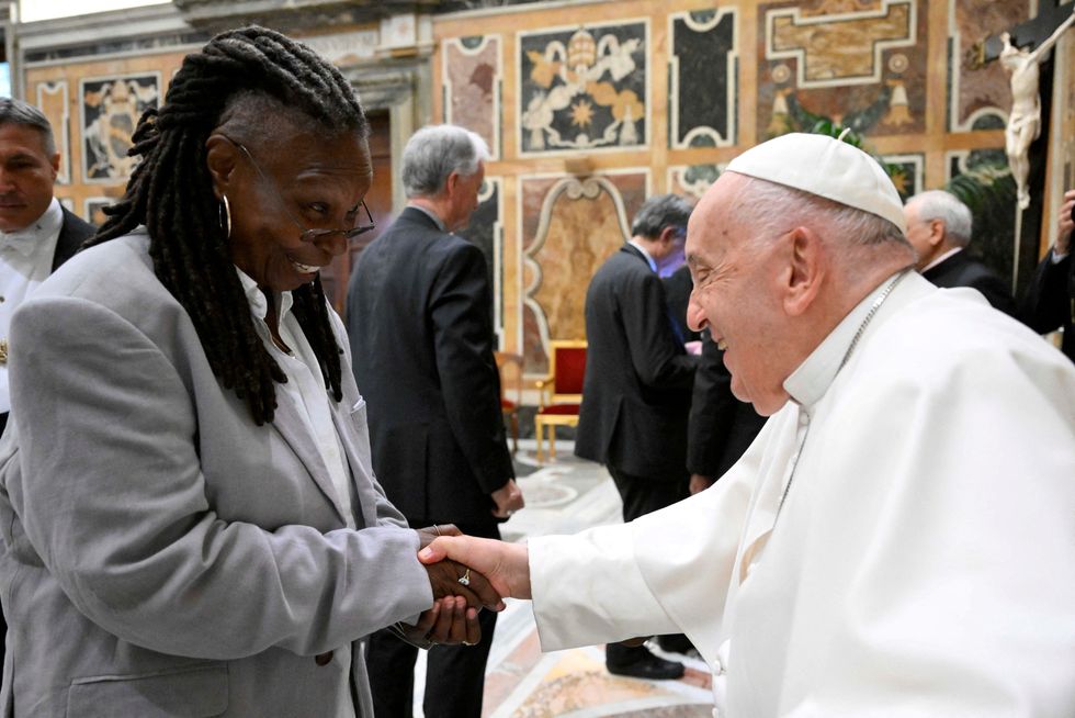 Whoopi Goldberg meets Pope Francis
