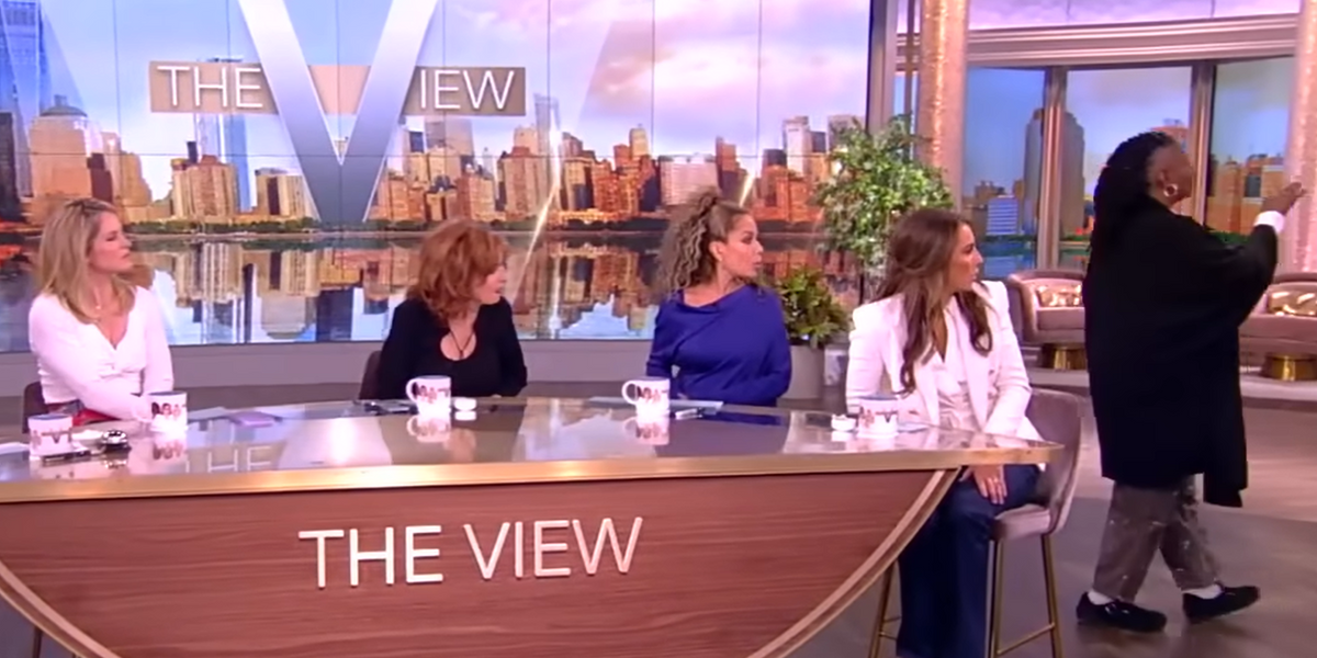 NextImg:Whoopi Goldberg halts US talk show as she confronts audience member over rule break