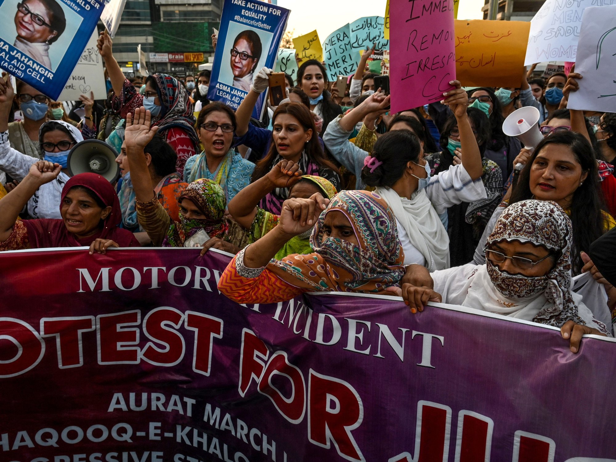 Pakistanis who gang-raped tourist in front of children sentenced to death