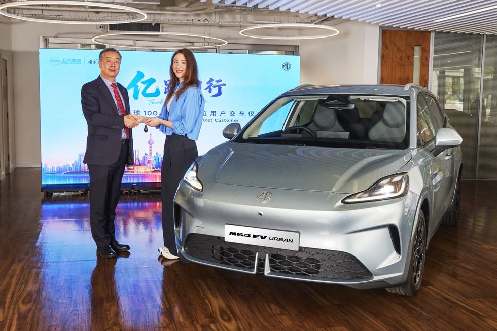 William Wang, MD of MG Motor UK and Europe, handed over the key of an MG4 EV Urban to the global group\u2019s 100,000,001 customer, Natalia Nobes