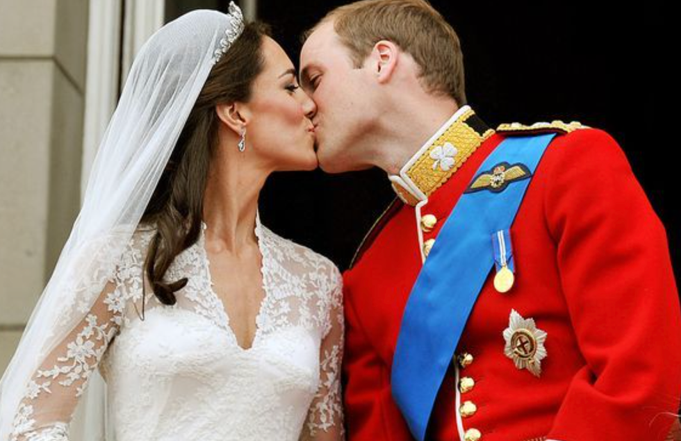 Wills and Kate wedding kiss
