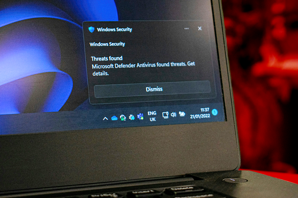 Windows 10 Threat Detection warning pop-up on Windows laptop