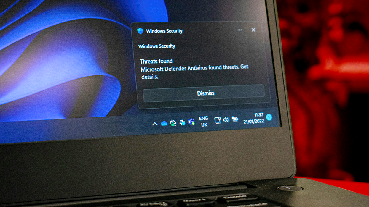 Windows 10 Threat Detection warning pop-up on Windows laptop