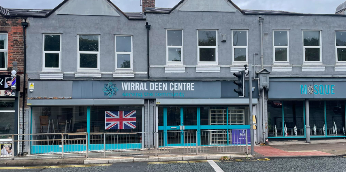 NextImg:Mosque proudly flies Union Jack from window after making discovery 'intended to cause offence'
