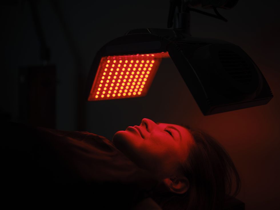 woman doing red light therapy
