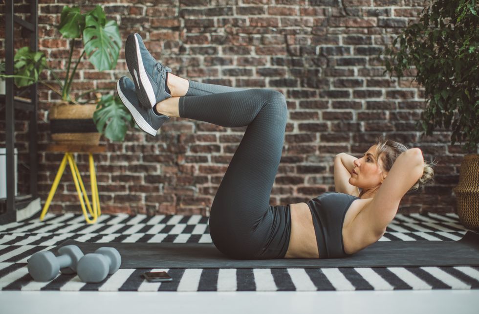 Woman doing reverse crunches