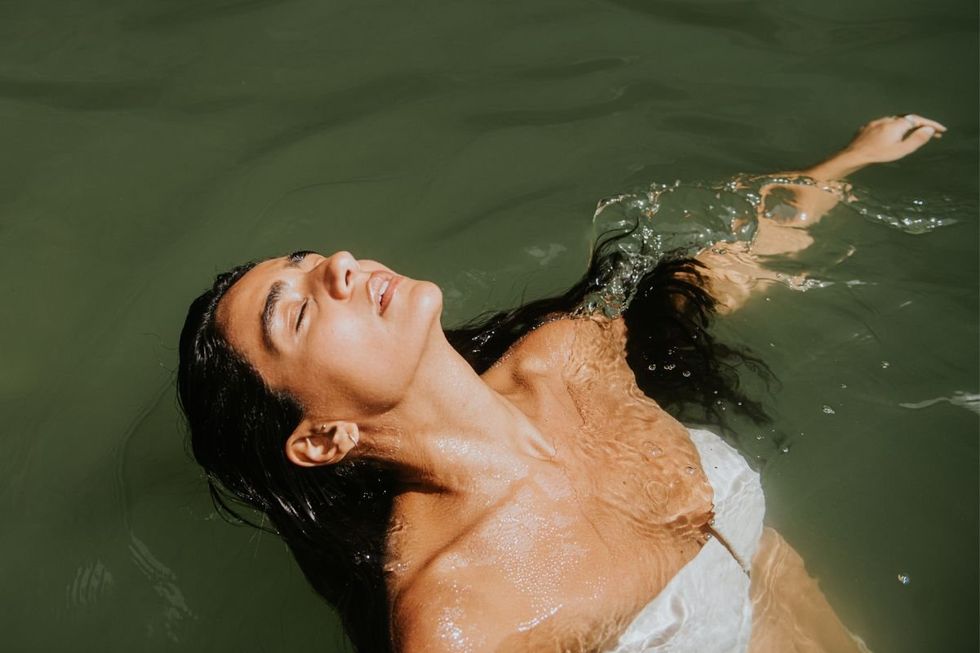 A MULHER NA ÁGUA