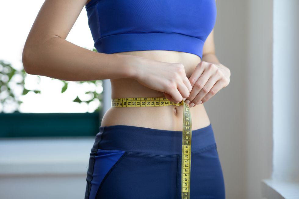 WOMAN MEASURING WAIST
