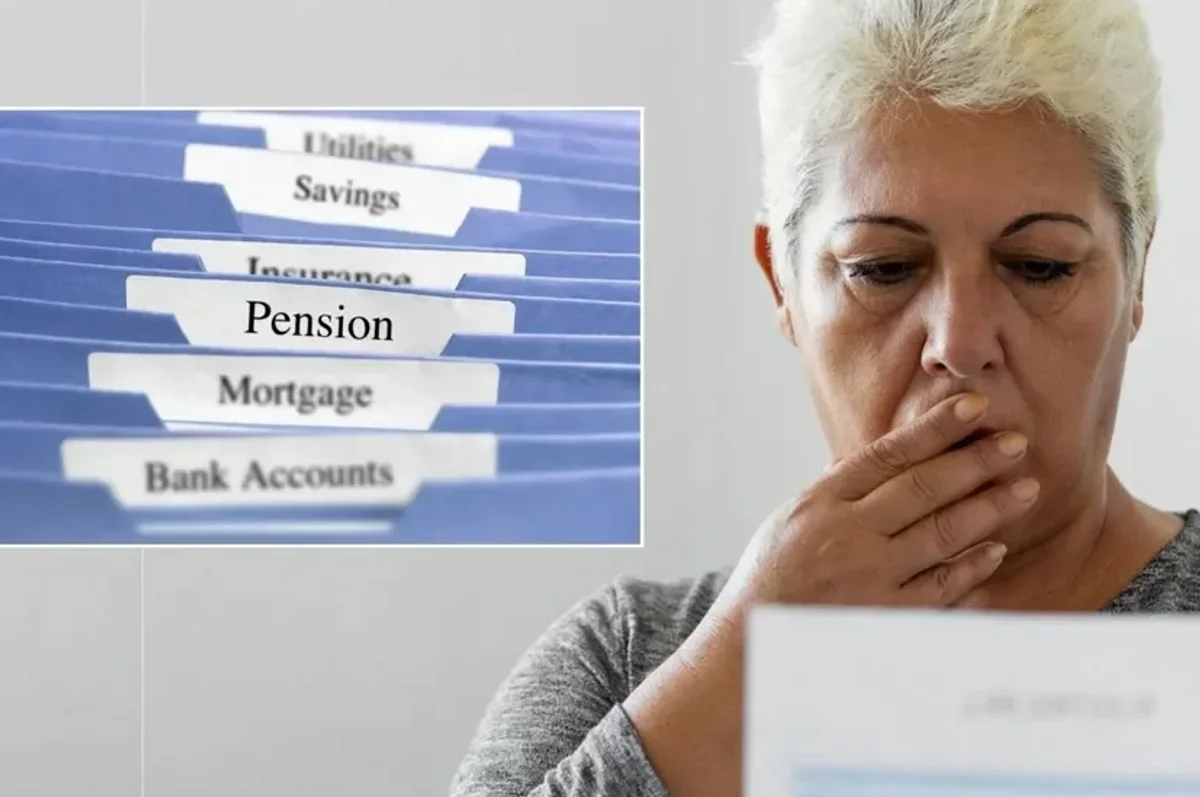 Woman pension folder