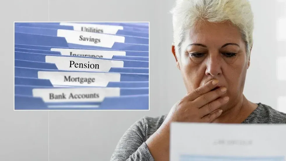 Woman pension folder