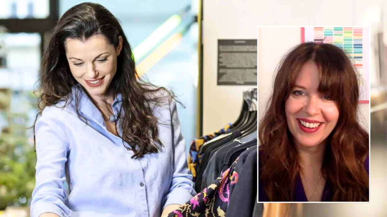 Woman shopping / Anna Curtis