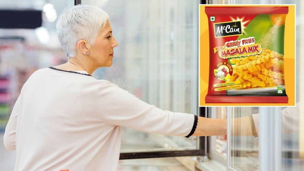 Woman shopping in supermarket / McCain Crazy Fries Herb n Garlic Masala Mix