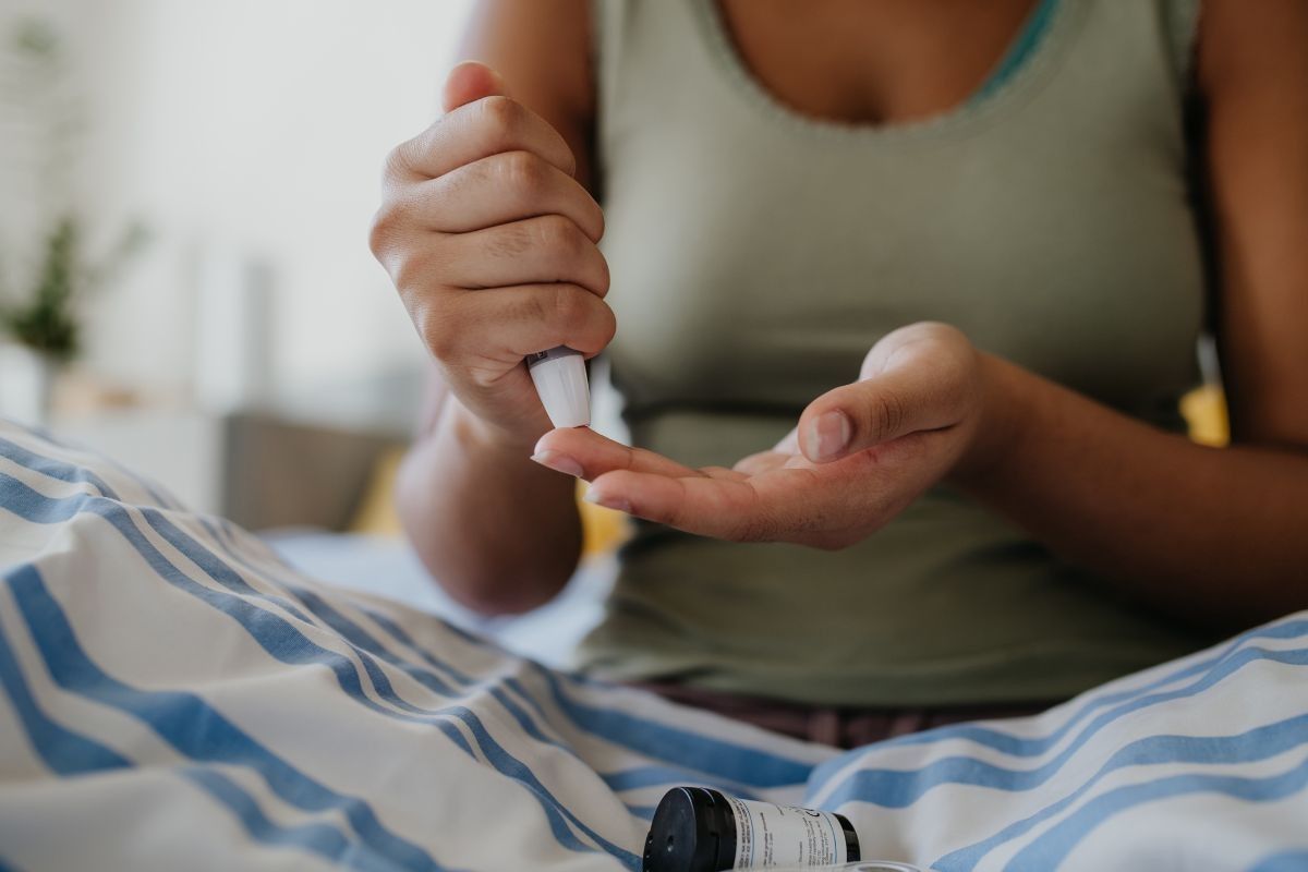 woman using blood monitor