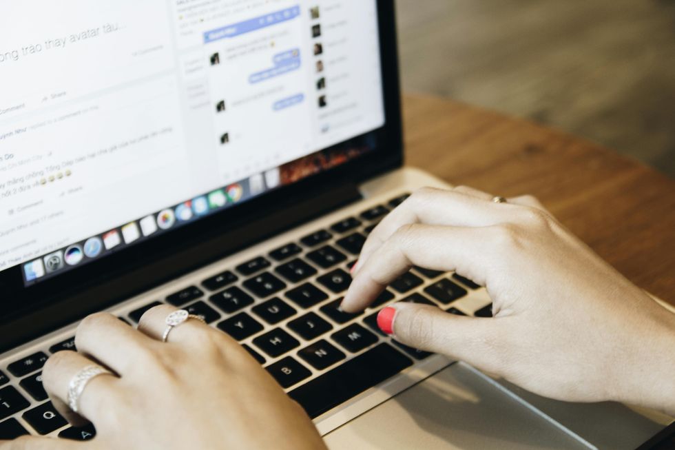 woman using Facebook Messenger desktop app