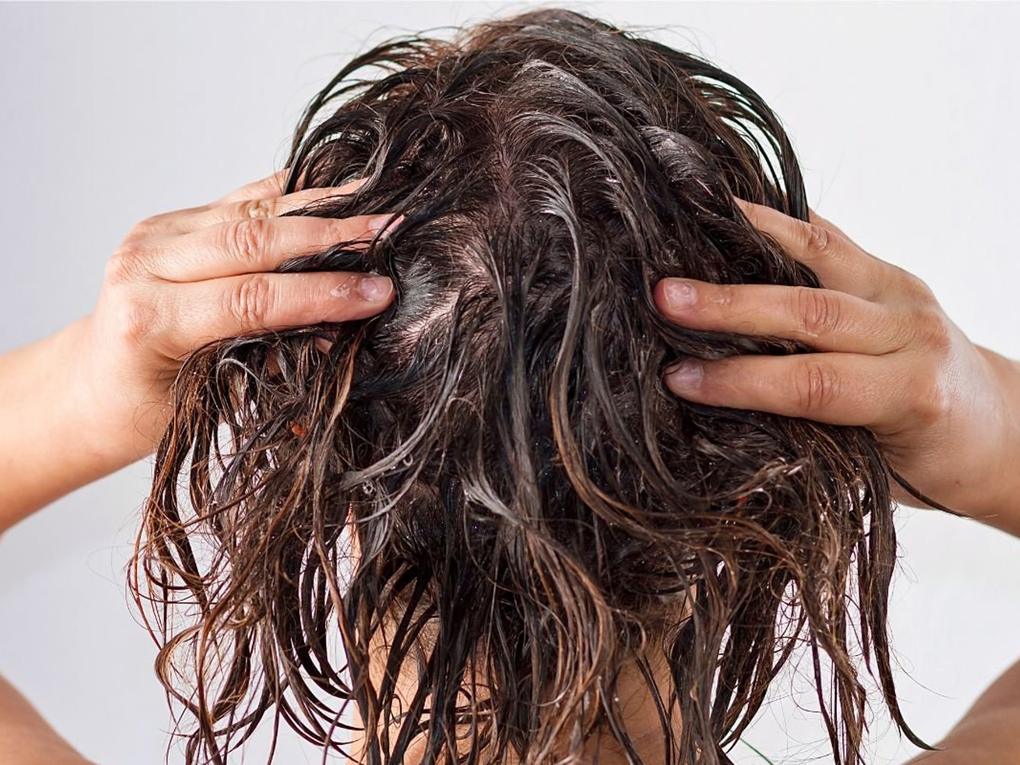 WOMAN WASHING HAIR
