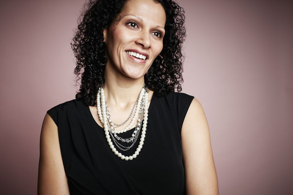 Woman wearing a black dress and pearl necklace