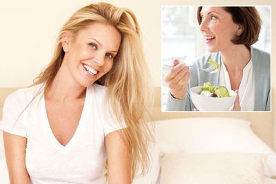 Woman with beautiful skin / Woman eating salad