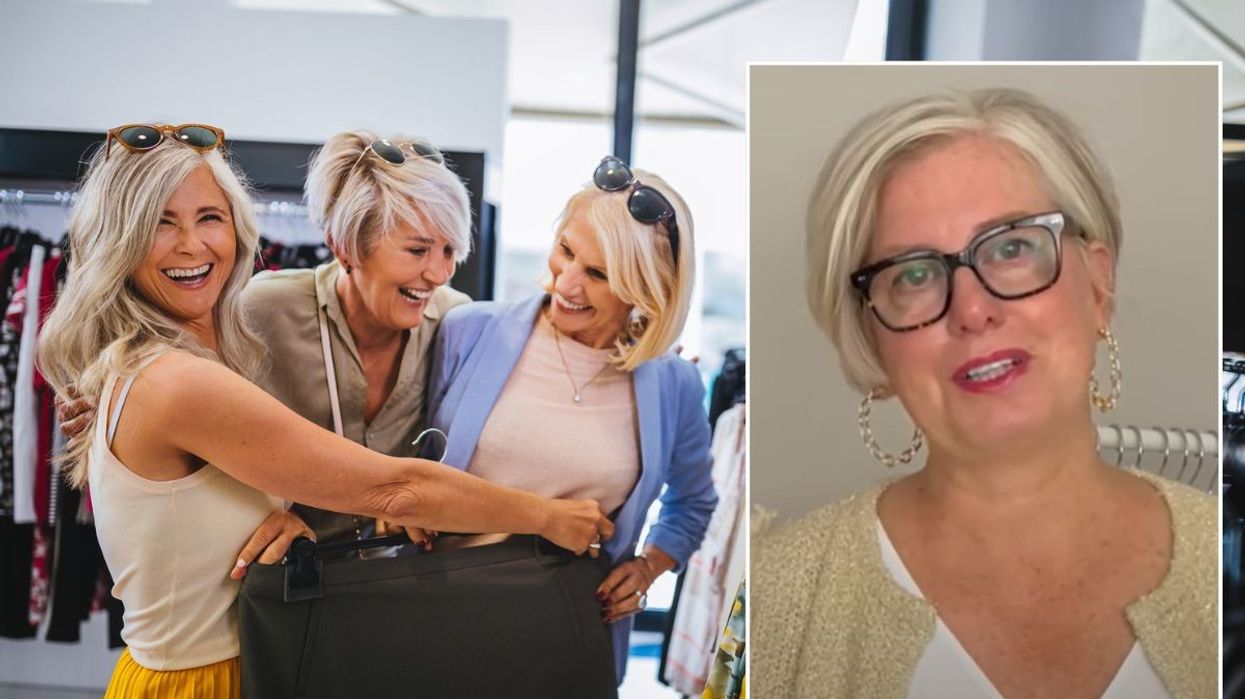 Women clothes shopping / Nancy Queen