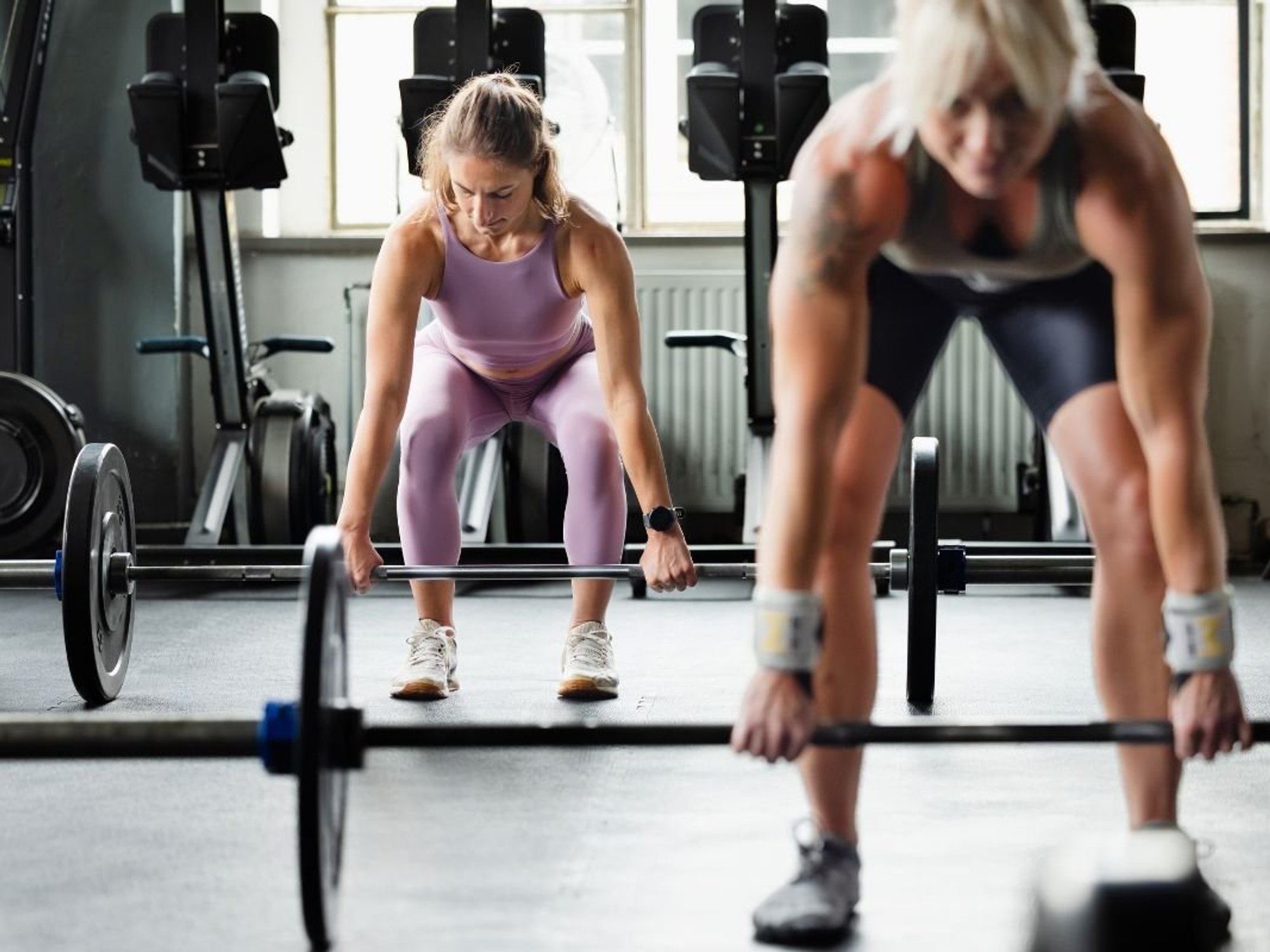 WOMEN LIFTING WEIGHTS
