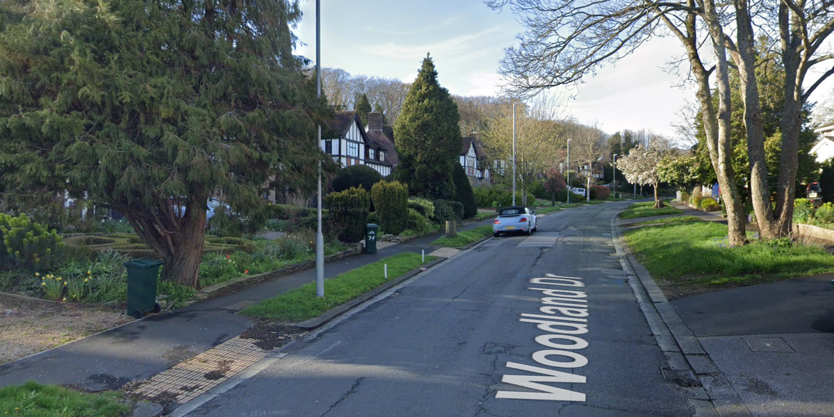NextImg:Leafy Sussex street left like 'warzone' as man BLOCKS neighbours from using public footpath