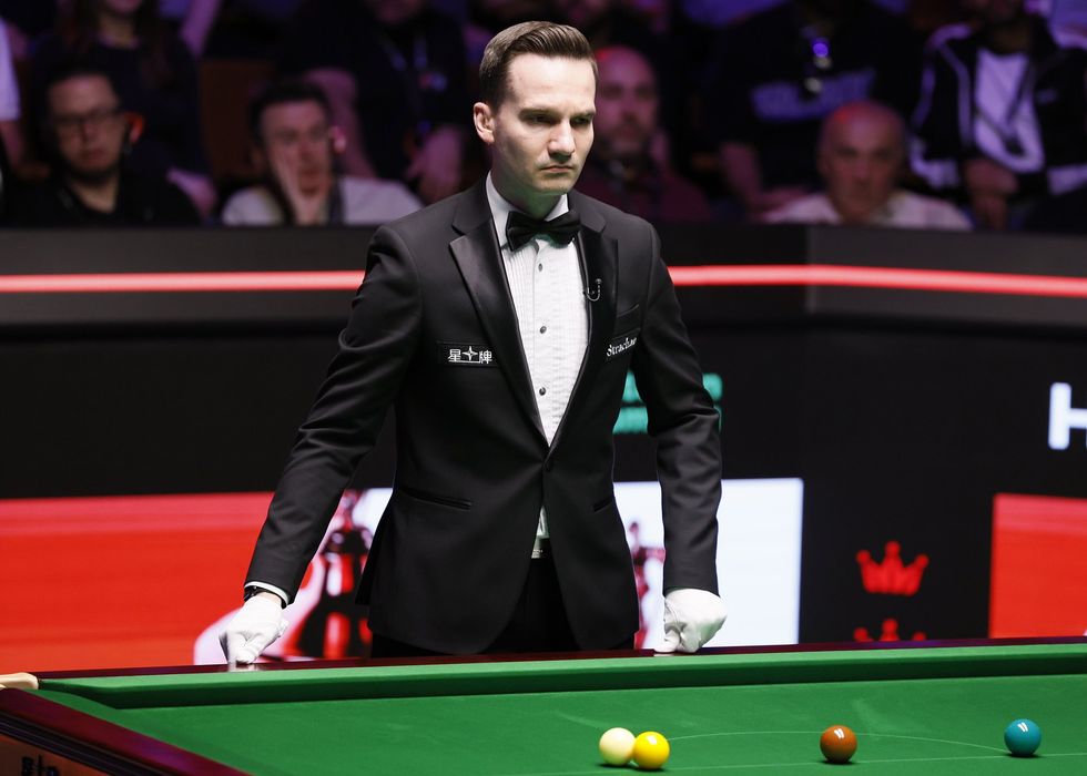 World Snooker has backed referee Marcel Eckardt following the extraordinary 100-minute frame that unfolded during the semi-final clash between Wu Yize and Mark Allen