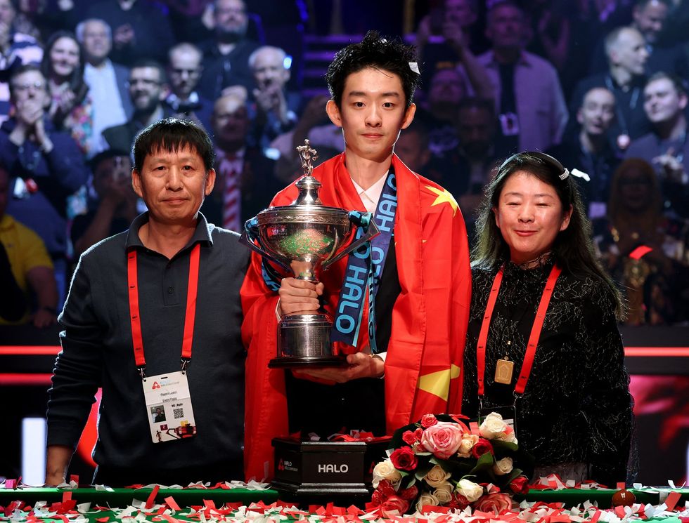 Wu Yize paid tribute to his family after winning the World Championship