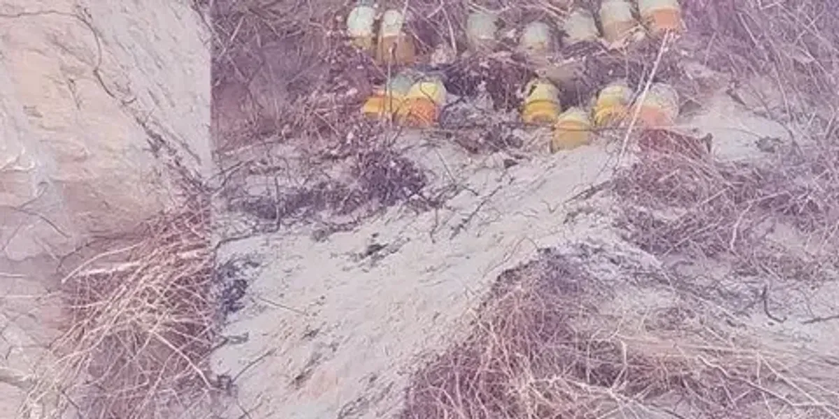 Britons told to avoid popular tourist beach after 150 WW2 grenades found Britons told to avoid popular tourist beach after 150 WW2 grenades found