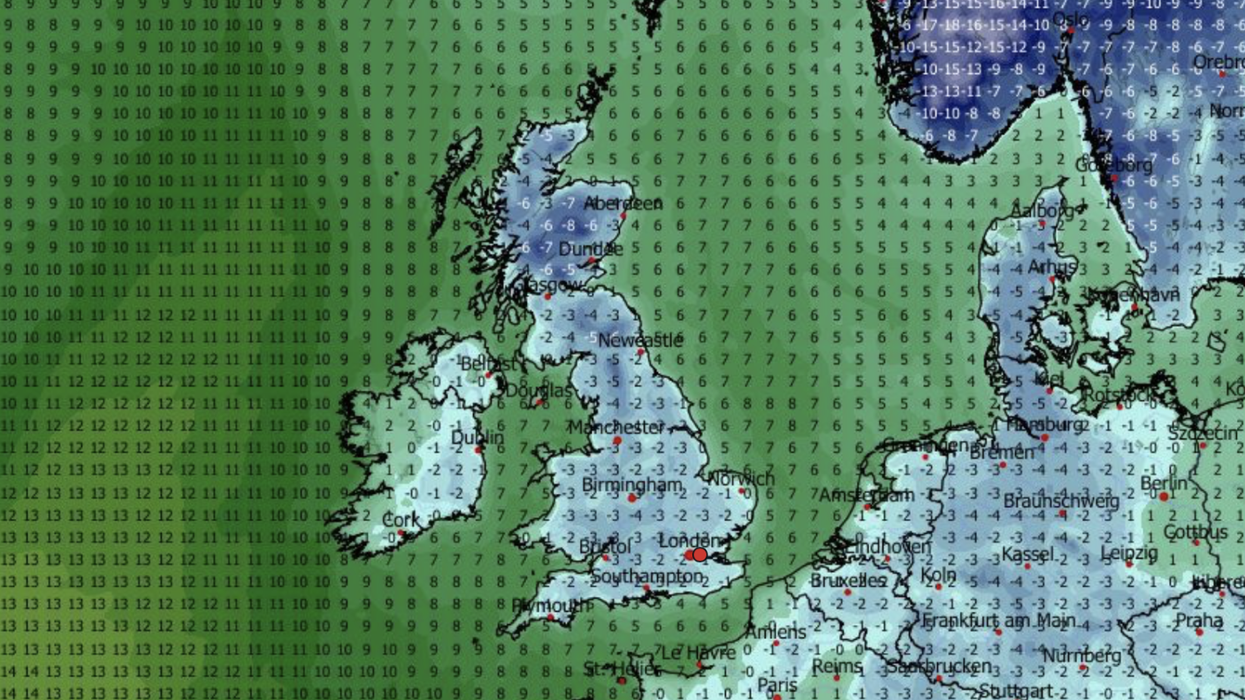 WX Charts map shows temperatures