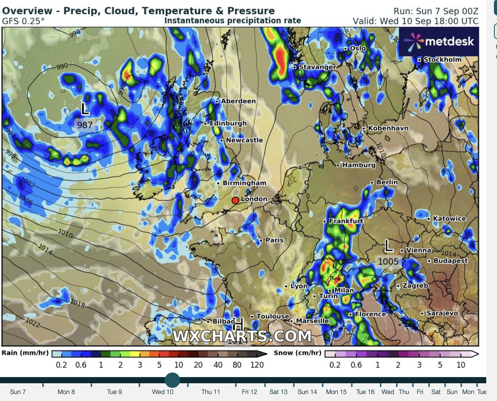 UK weather: Ferocious jet winds send cyclonic storms hurtling across Atlantic as autumnal blast hits Britain