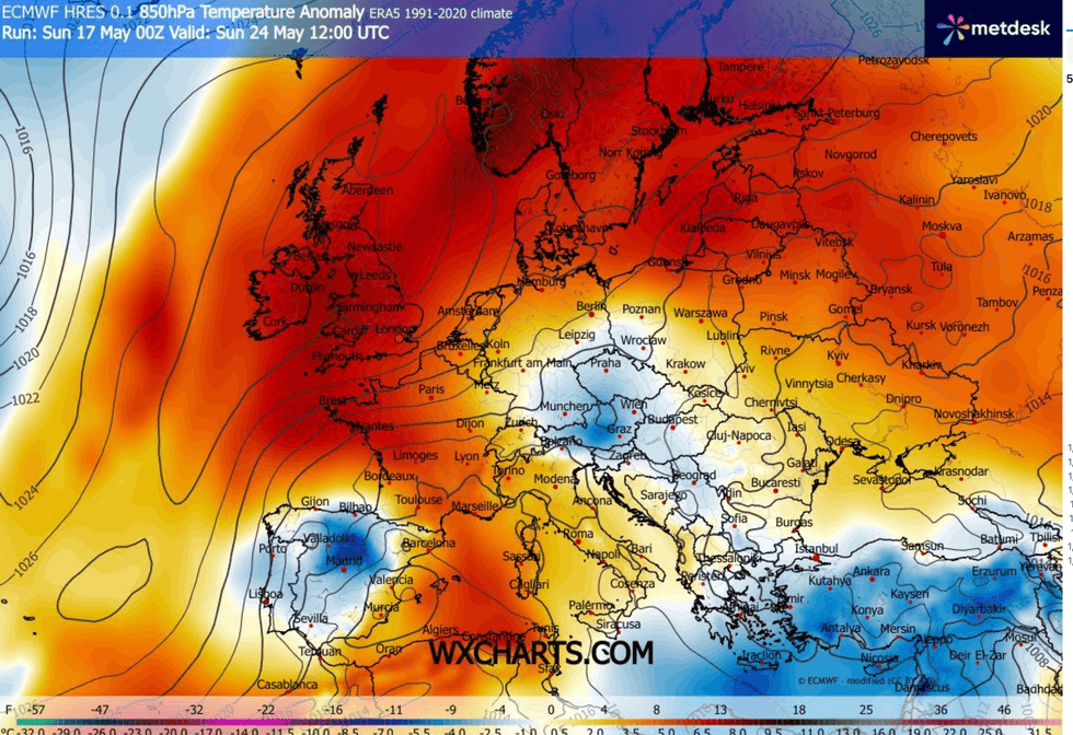 WXCHARTS's temperature anomaly graph suggests a surge in temperatures