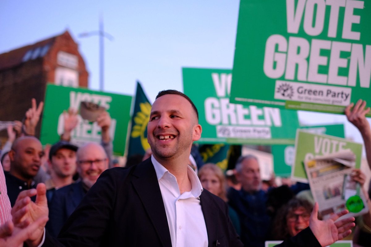 Zack Polanski joined his candidate Rob Yates for a last-minute rally in the heart of Margate